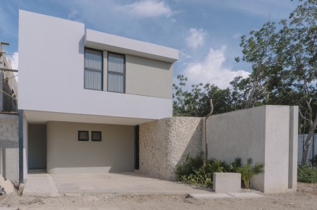 Casa en venta de 3 habitaciones en Rosamora Conkal con servicios a unos pasos